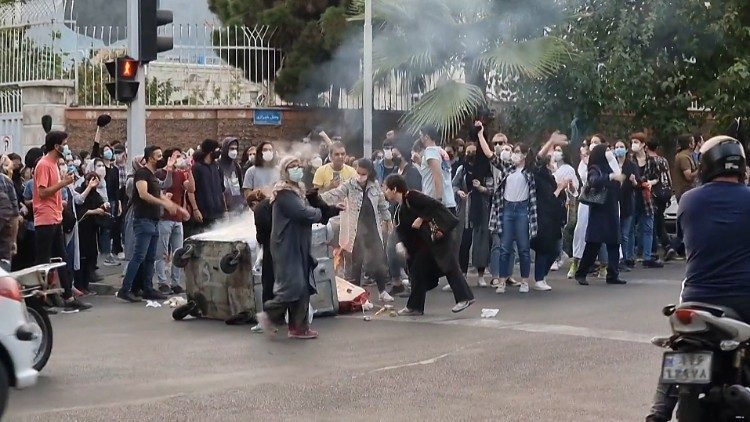 Demonstrations continue over the death of a young Iranian woman